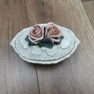 Starožitná porcelánová dózičkas růžemi, 40. léta 20. Karl ENS Německo
