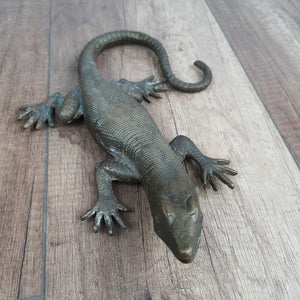 Starožitný bronzový salamandr