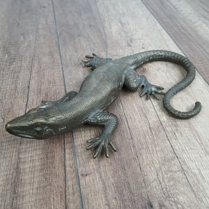 Starožitný bronzový salamandr